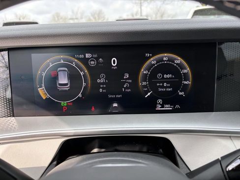 Used 2025 Volkswagen Tiguan SE image 15