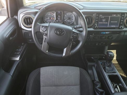 Used 2022 Toyota Tacoma TRD Sport image 18