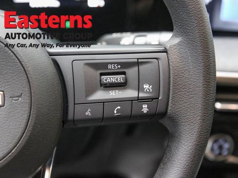 Used 2025 Nissan Kicks SV image 15