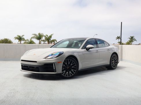 New 2026 Porsche Panamera image 1