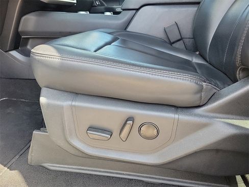 Used 2024 Ford Expedition XLT image 13