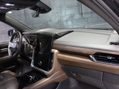 Used 2025 GMC Yukon Denali Ultimate w/ LPO, Floor Liner Package AWD/4WD image 60