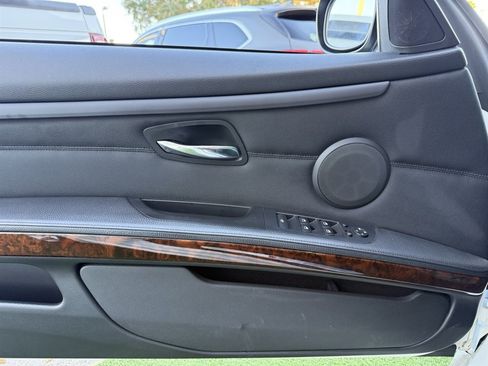 Used 2013 BMW 335i Convertible image 29