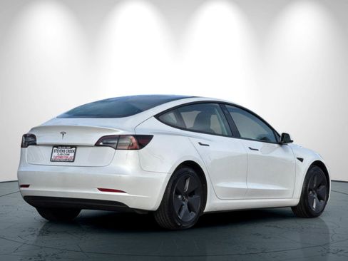 Used 2021 Tesla Model 3 Standard Range Plus image 4