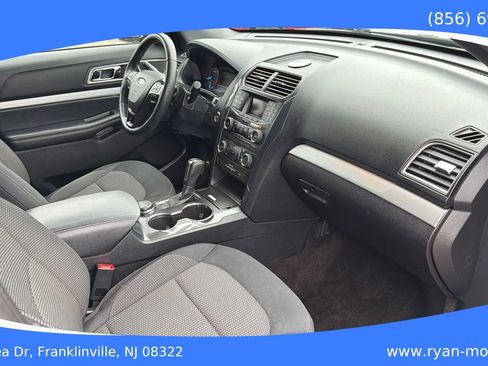 Used 2017 Ford Explorer XLT AWD/4WD image 17
