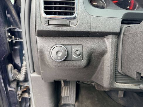 Used 2011 GMC Acadia SLE FWD image 13