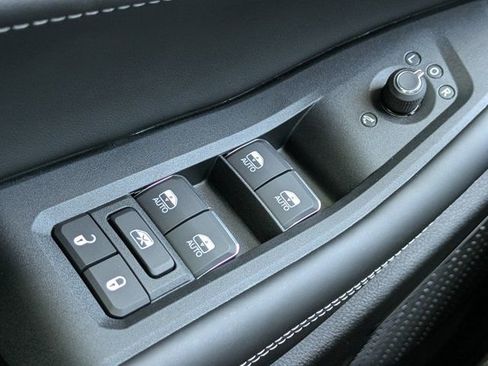 New 2025 Jeep Grand Cherokee L Overland w/ Luxury Tech Group IV image 21