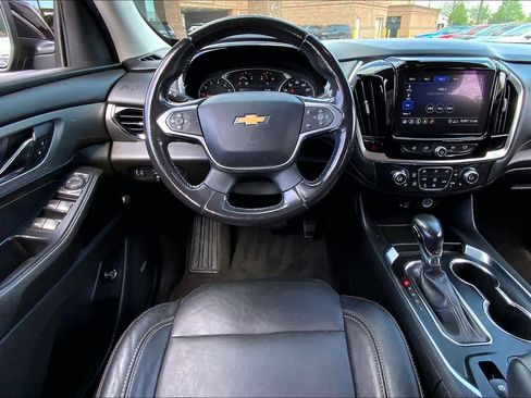 Used 2021 Chevrolet Traverse LT w/ LT Premium Package image 6