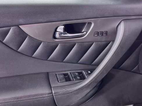 Used 2017 INFINITI QX70 AWD w/ Premium Package image 19