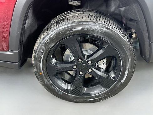 New 2025 Jeep Grand Cherokee Altitude image 17