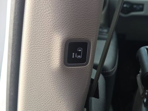 Used 2023 Chrysler Pacifica Touring-L FWD image 24