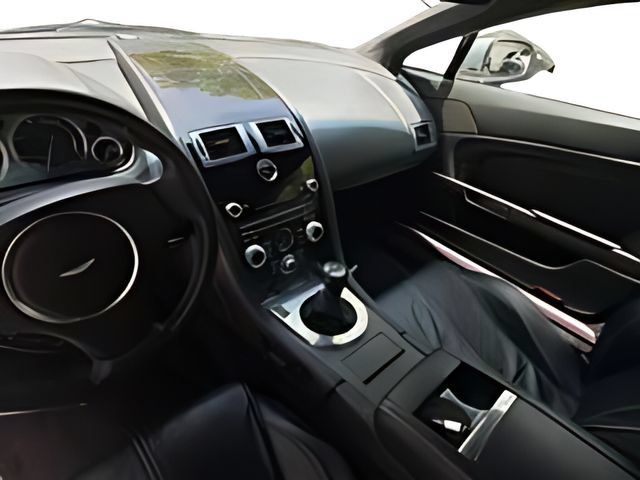 Used 2009 Aston Martin V8 Vantage Coupe RWD image 17