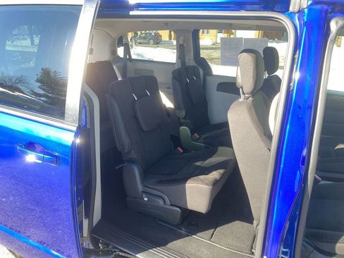 Used 2018 Dodge Grand Caravan SE w/ UConnect Hands-Free Group image 26