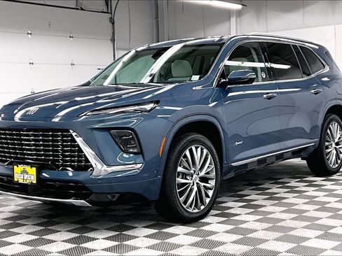 Used 2025 Buick Enclave Avenir w/ Super Cruise Package AWD/4WD image 11