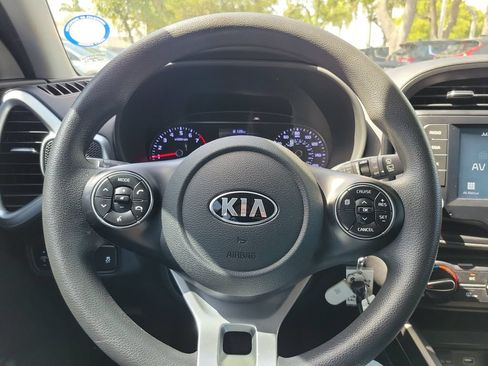Used 2020 Kia Soul S FWD image 19