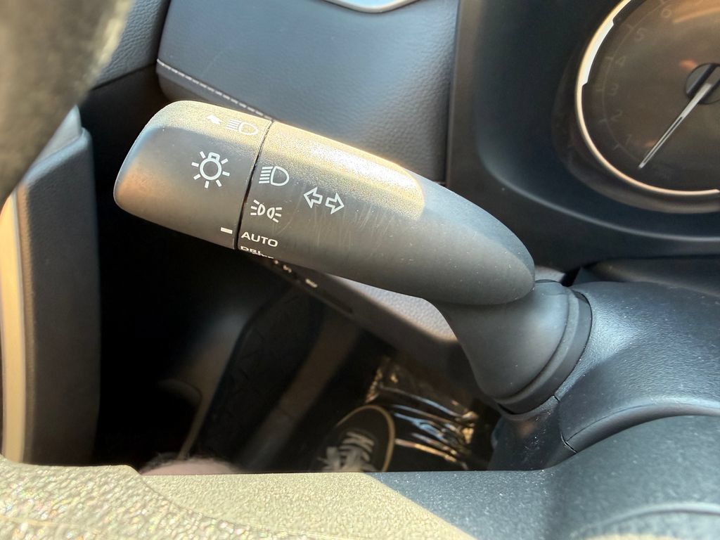 Used 2025 Toyota RAV4 XLE FWD image 22