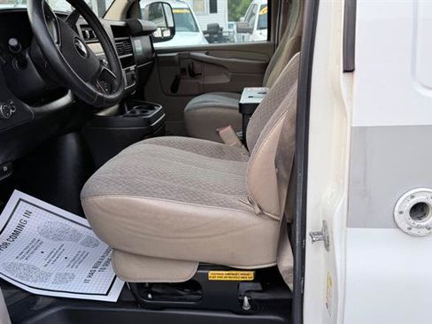 Used 2011 Chevrolet Express 2500 RWD image 11