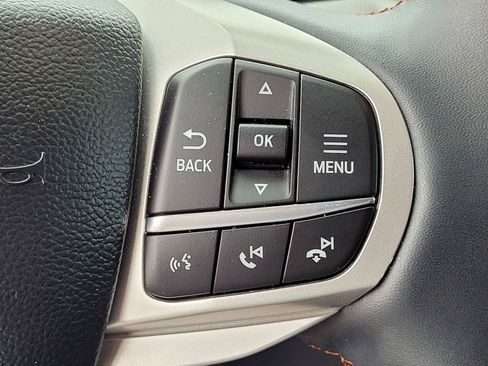 Used 2025 Ford Explorer Active RWD image 32