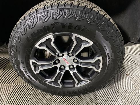 Used 2023 GMC Canyon AT4 w/ Technology Package image 10