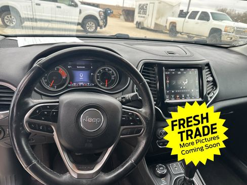 Used 2019 Jeep Cherokee Limited image 8