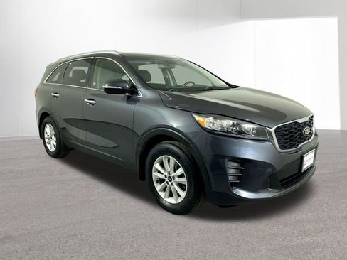 Used 2019 Kia Sorento LX w/ LX Convenience Package image 3