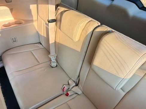 Used 2018 Toyota Highlander XLE AWD/4WD image 19
