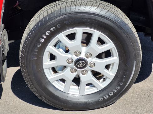 Certified 2024 Toyota Tacoma SR AWD/4WD image 8