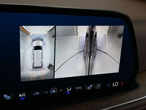 Used 2025 Chevrolet Tahoe High Country image 34