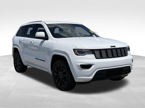 Used 2020 Jeep Grand Cherokee Altitude AWD/4WD image 28