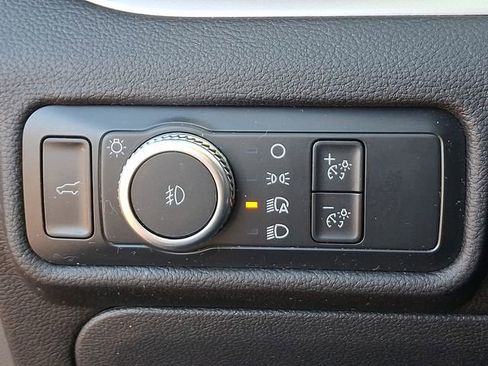 Used 2022 Ford Explorer XLT w/ Equipment Group 202A image 28