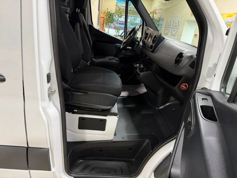 Used 2020 Mercedes-Benz Sprinter 2500 image 30