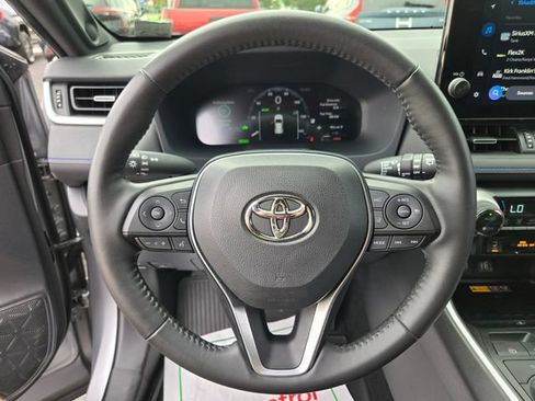 Used 2023 Toyota RAV4 XSE AWD/4WD image 32