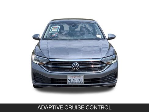 Used 2023 Volkswagen Jetta SE FWD image 4