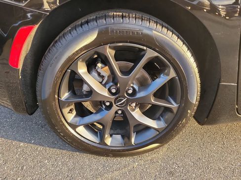 Certified 2025 Chrysler Pacifica Limited image 5