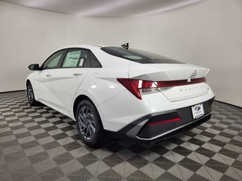 New 2026 Hyundai Elantra Blue image 3