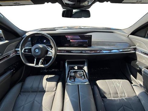 Used 2023 BMW i7 xDrive60 AWD/4WD image 12