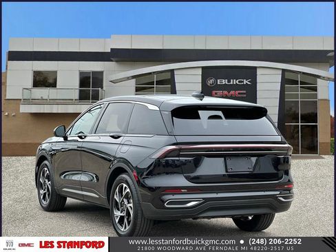 Used 2024 Lincoln Nautilus Premier AWD/4WD image 4