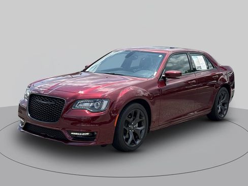 Used 2023 Chrysler 300 Touring L w/ Popular Equipment Group RWD image 7