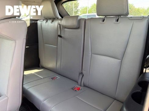 Used 2022 Toyota Highlander XLE AWD/4WD image 31