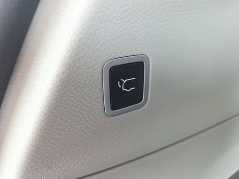 Used 2019 Chrysler Pacifica Touring-L Plus w/ Tire & Wheel Group image 13