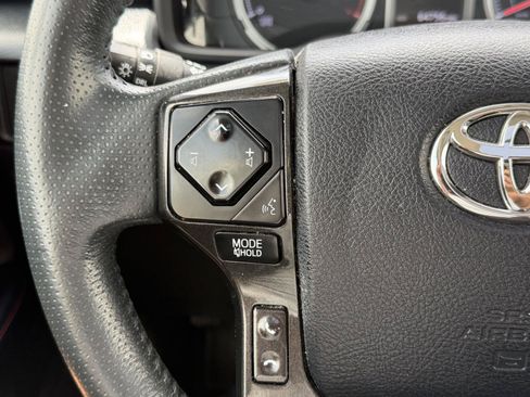 Used 2022 Toyota 4Runner TRD Off-Road Premium AWD/4WD image 21