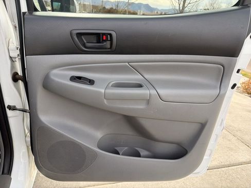 Used 2013 Toyota Tacoma 4x4 Double Cab w/ TRD Sport Pkg image 31