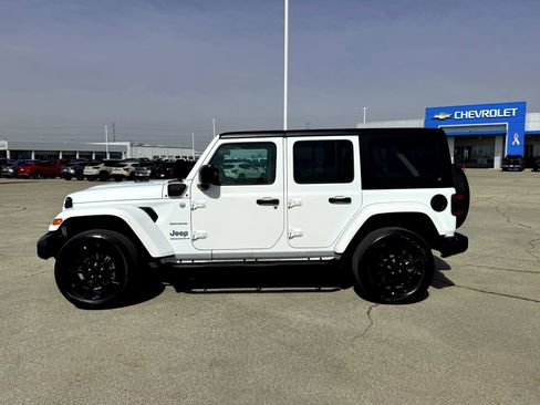 Used 2023 Jeep Wrangler Unlimited Sahara image 12
