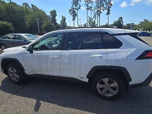 Used 2024 Toyota RAV4 XLE AWD/4WD image 8
