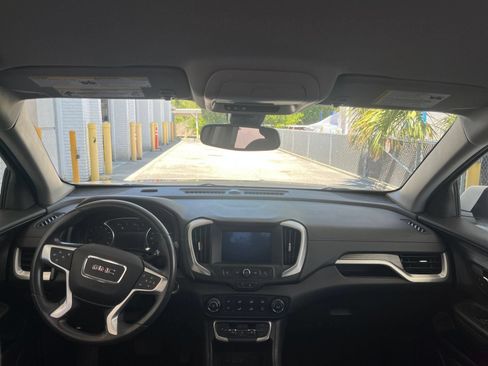 Used 2024 GMC Terrain SLE FWD image 32