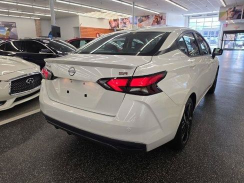 Used 2024 Nissan Versa SR FWD image 5