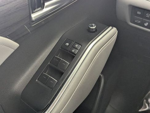 Used 2021 Toyota Highlander Limited image 17