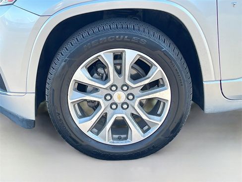 Used 2020 Chevrolet Traverse Premier image 32