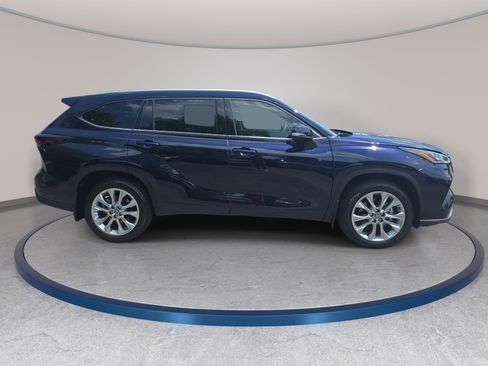 Used 2026 Toyota Highlander Limited AWD/4WD image 4