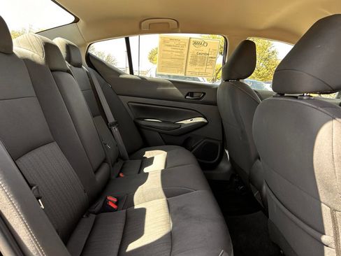 Used 2024 Nissan Altima 2.5 SV FWD image 29